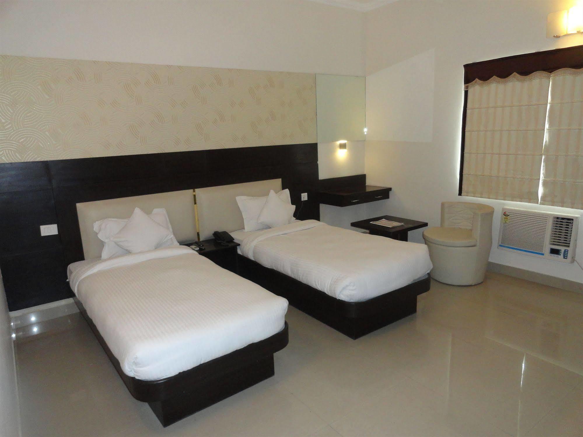 Fabhotel Plus Maniram Palace Agra  Exterior foto